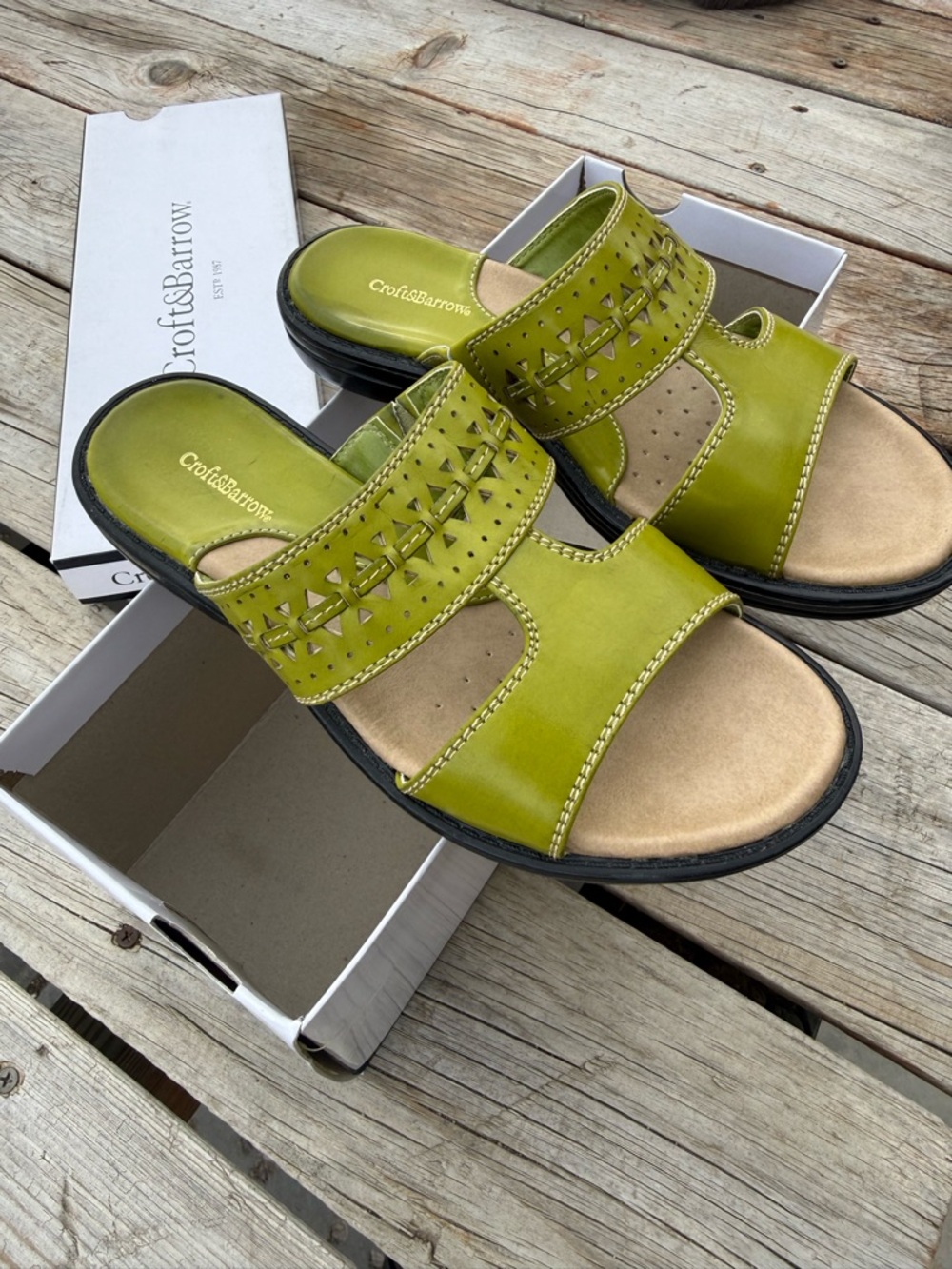 Croft & Barrow Casey Green Slide with Cutout Detail